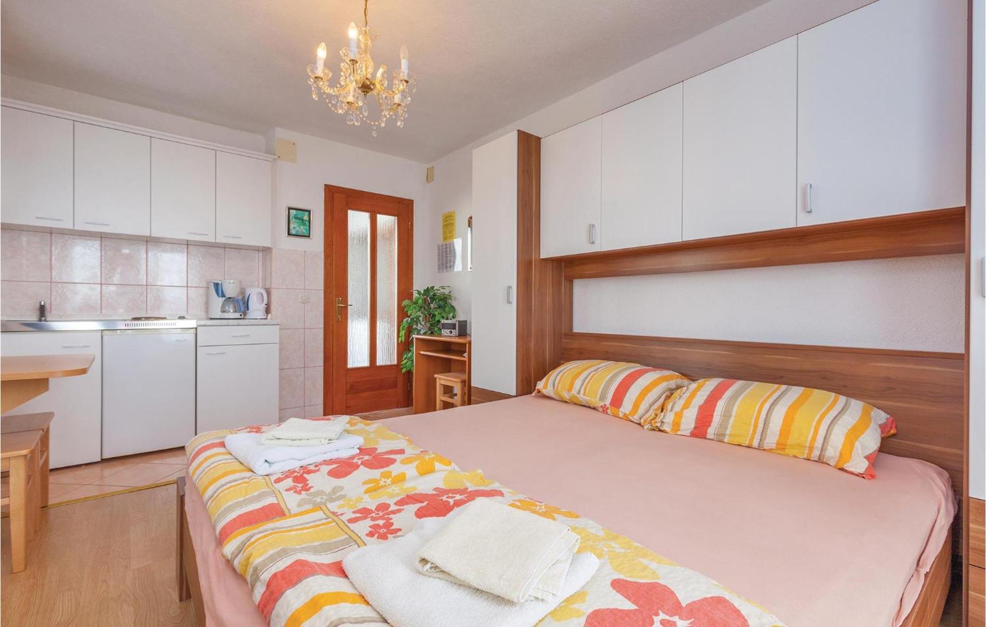 Nice Apartment In Crikvenica With Kitchen מראה חיצוני תמונה
