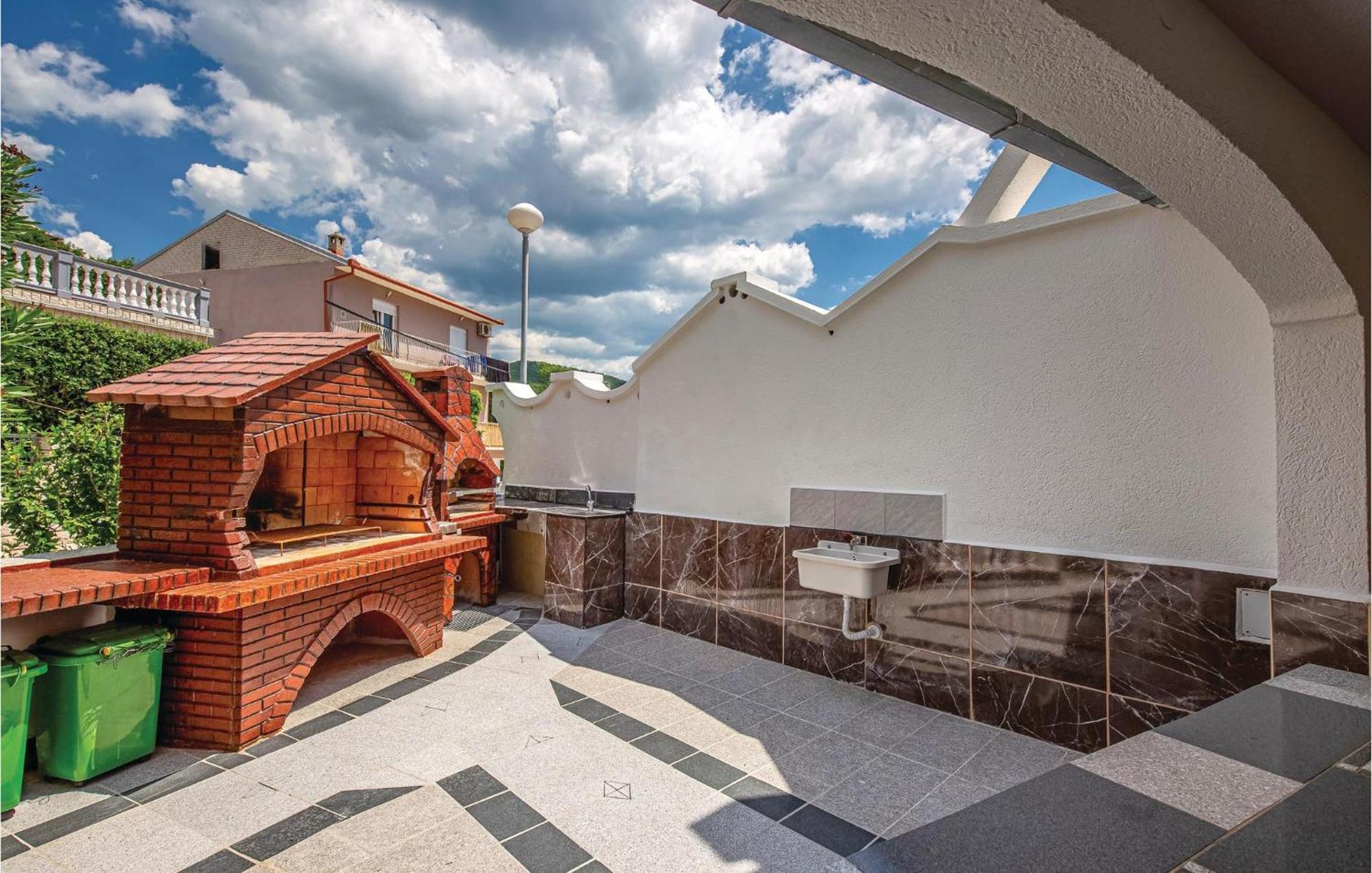 Nice Apartment In Crikvenica With Kitchen מראה חיצוני תמונה