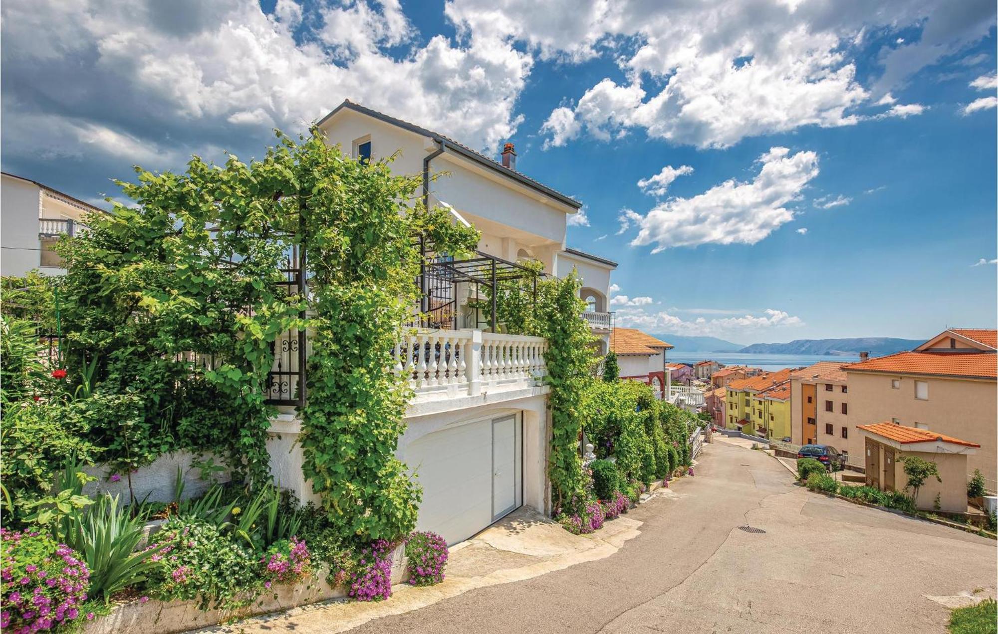 Nice Apartment In Crikvenica With Kitchen מראה חיצוני תמונה