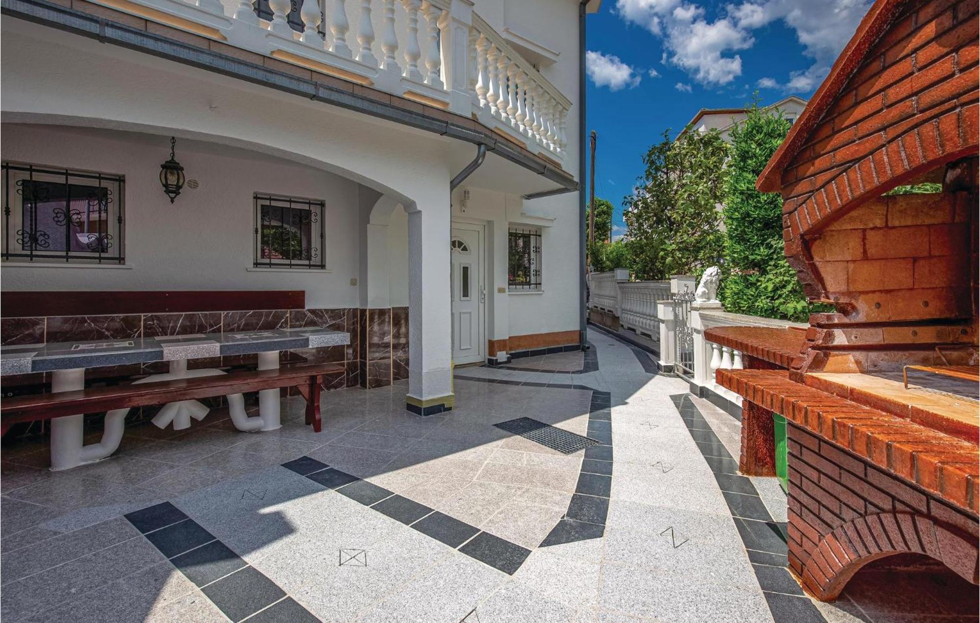 Nice Apartment In Crikvenica With Kitchen מראה חיצוני תמונה