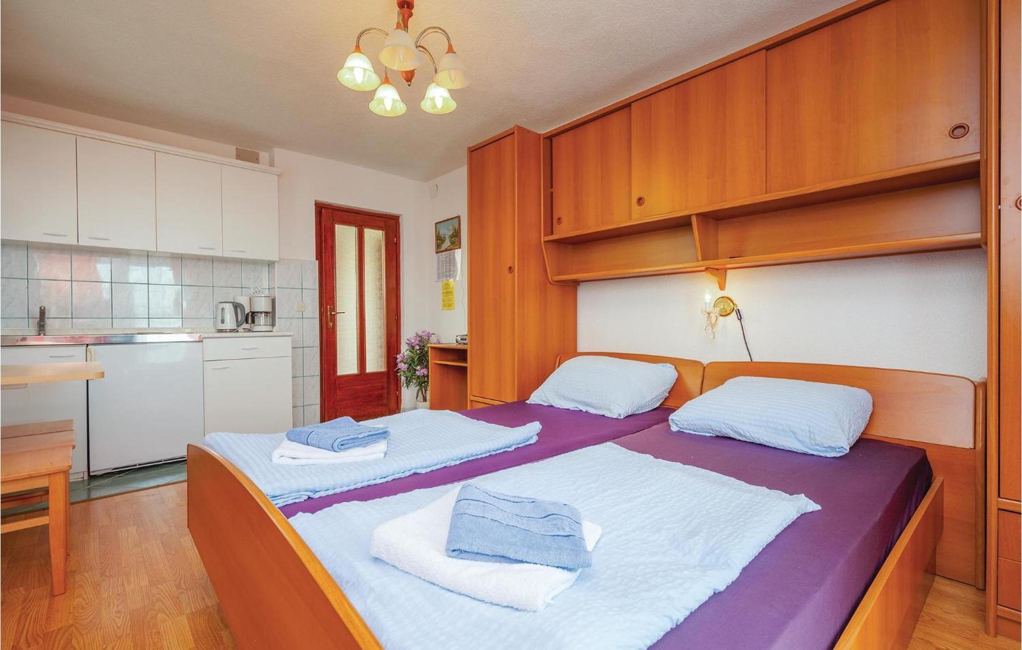 Nice Apartment In Crikvenica With Kitchen מראה חיצוני תמונה